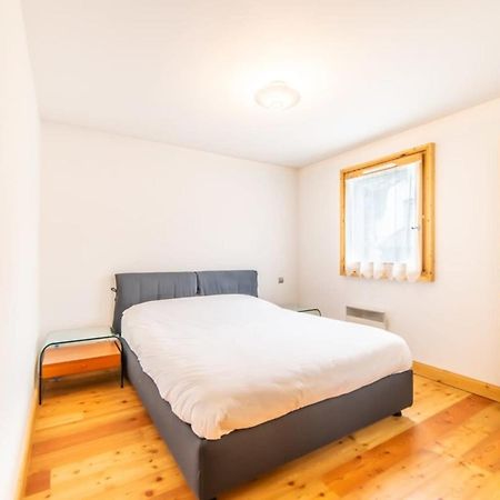 3-Bedroom Flat In The City Centre شامونكس المظهر الخارجي الصورة