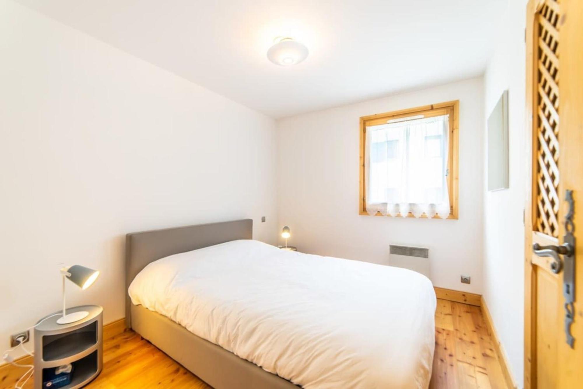 3-Bedroom Flat In The City Centre شامونكس المظهر الخارجي الصورة