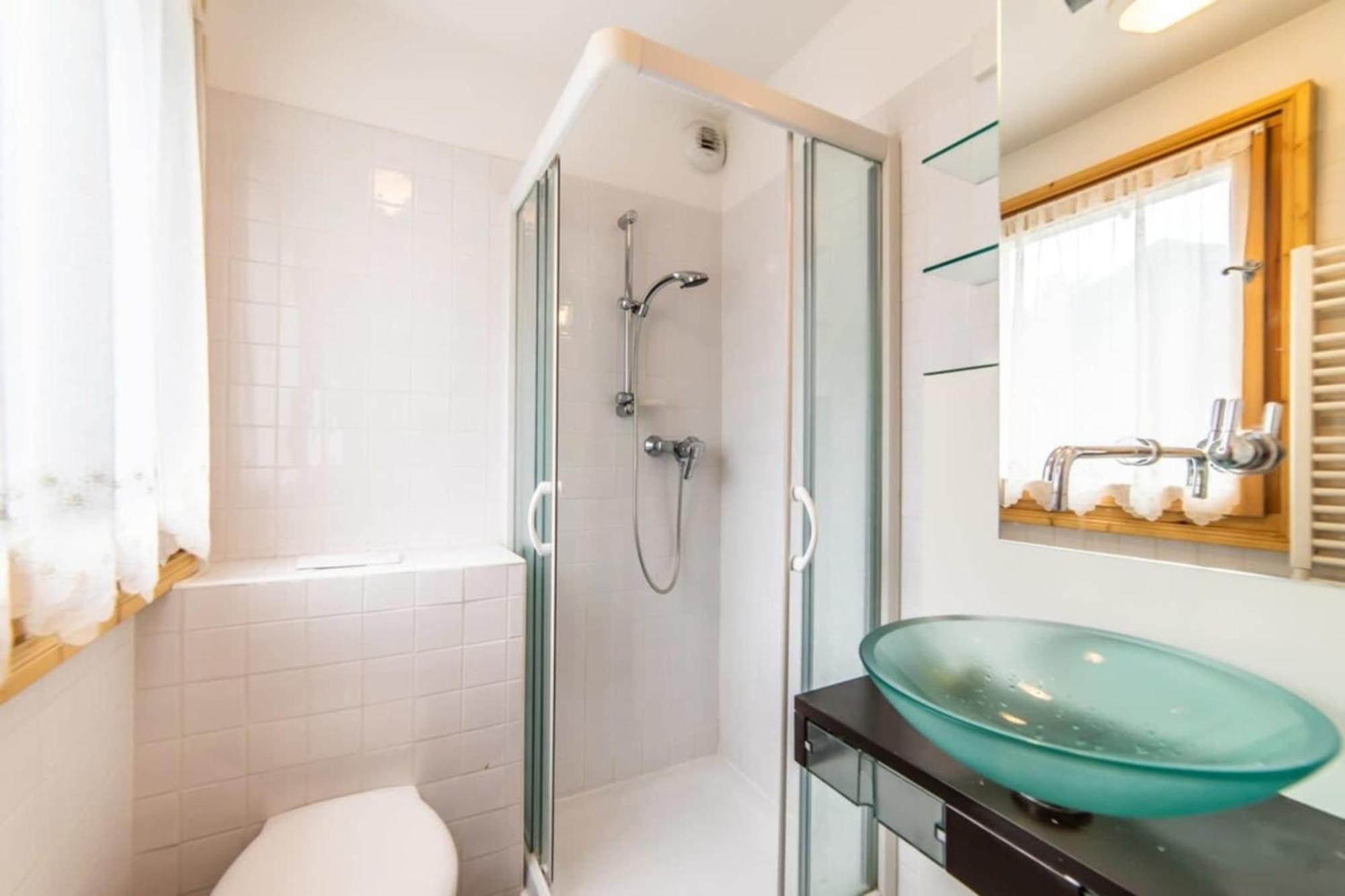 3-Bedroom Flat In The City Centre شامونكس المظهر الخارجي الصورة